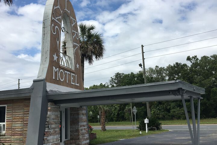 Skylark Motel
