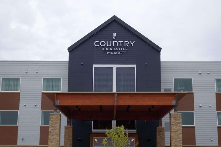 Country Inn & Suites by Radisson Ft. Atkinson, WI