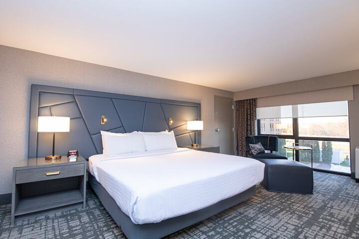 Crowne Plaza Providence-Warwick Airport by IHG