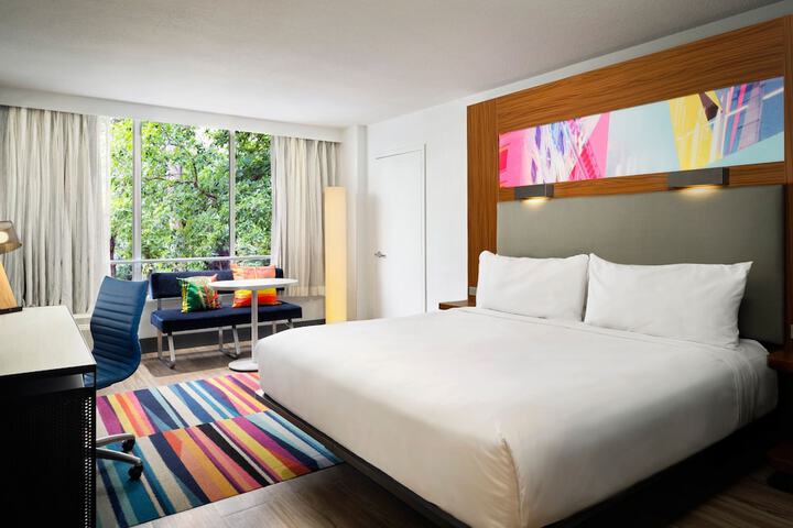 Room 21 of 32