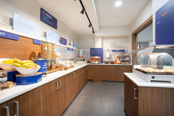 Holiday Inn Express & Suites Lincoln City by IHG
