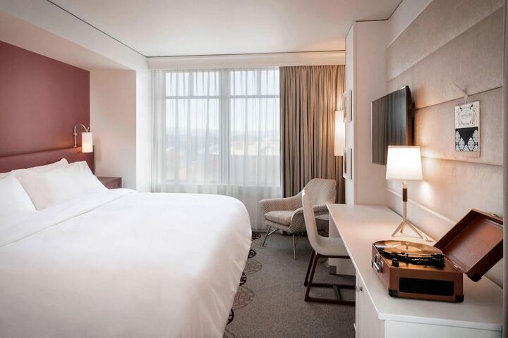 The Elizabeth Hotel Autograph Collection