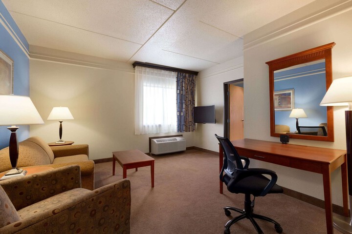 Room 9 of 25