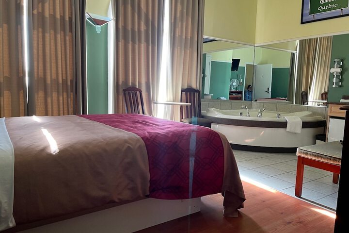 Room 32 of 39