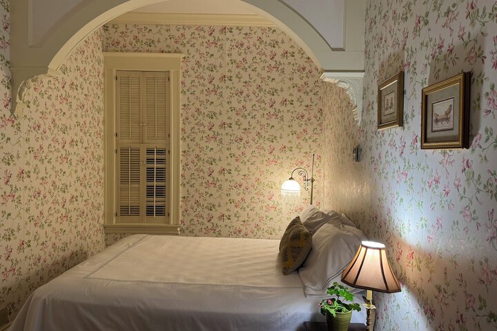 Room 10 of 48