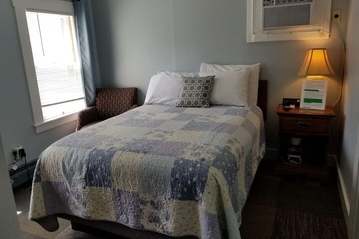 Room 52 of 114