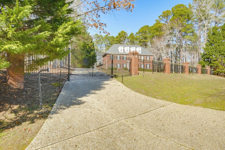 Hike Golf & Boat: Wake Forest Home w / Yard