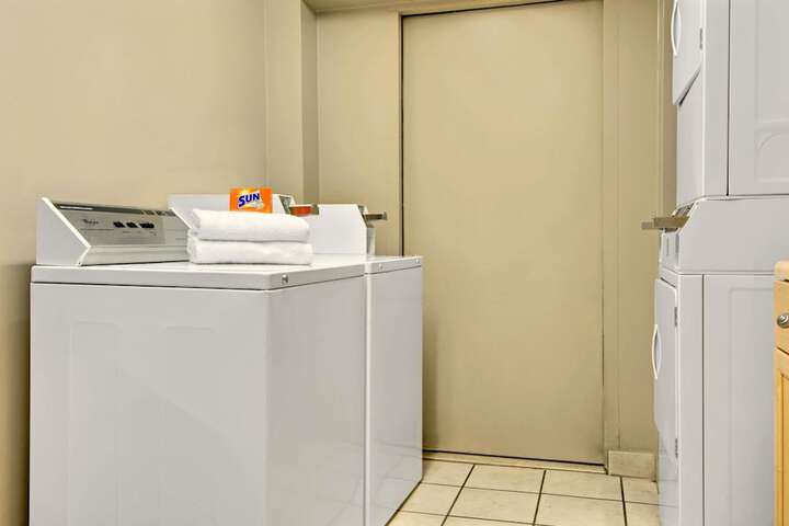 Super 8 by Wyndham Stamford / New York City Area