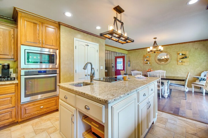 On-site Lake Access: Group Getaway in Afton