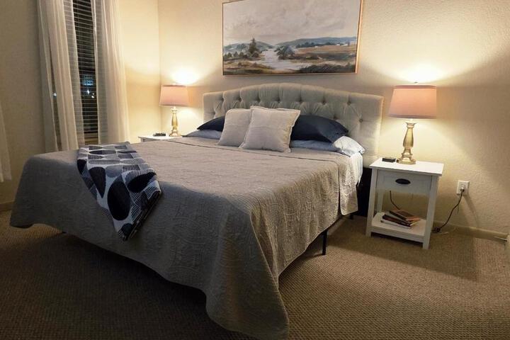 Old Fort Loft King & Queen suites nearest accomodation to Marshals Museum power your EV for free!
