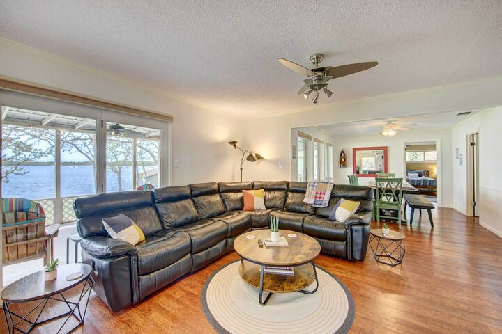 Mineola Lake House w / Dock & Fire Pit!