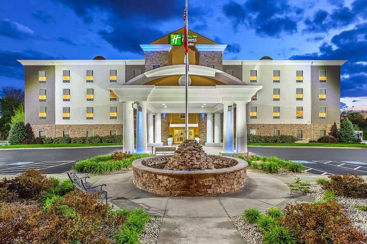 Holiday Inn Express & Suites Morristown by IHG