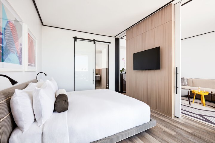 Room 32 of 89