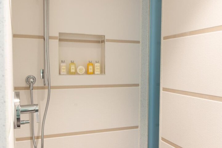Room 15 of 28