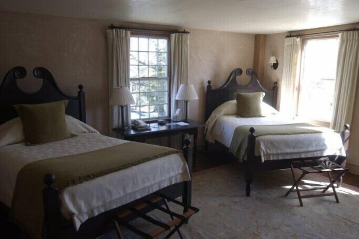 Room 28 of 67