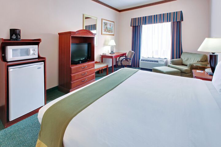 Holiday Inn Express Hotel & Suites Cleveland by IHG