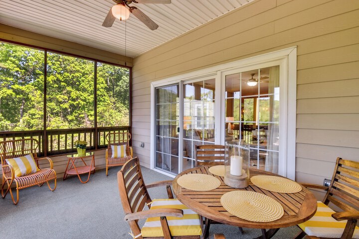 Balcony & Golf Course View! Condo at Kingwood
