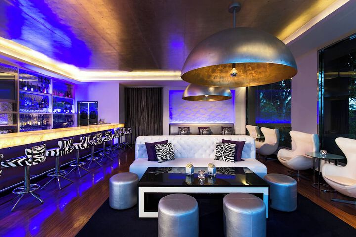 Lounge 47 of 59