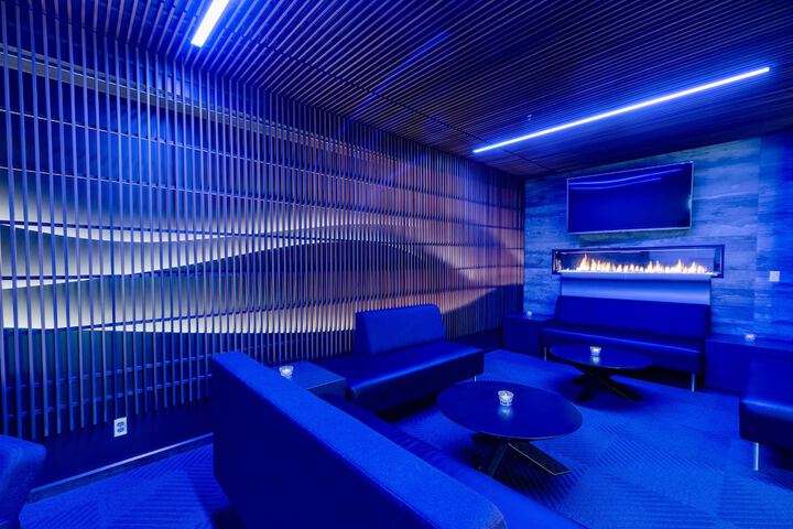 Lounge 29 of 44