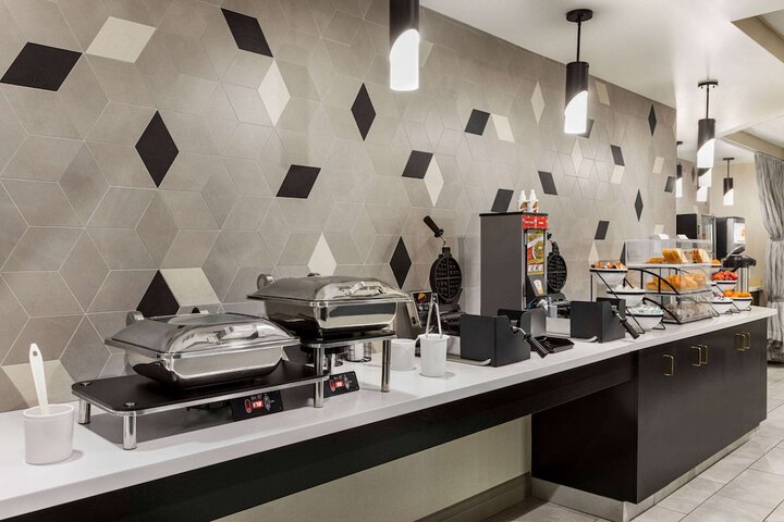 La Quinta Inn & Suites by Wyndham Lake George