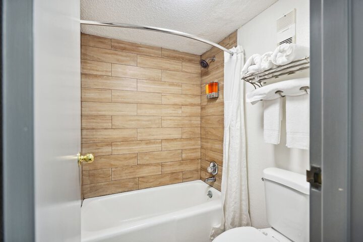 Room 13 of 25