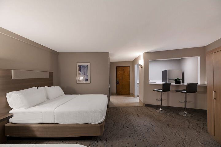 Room 33 of 92