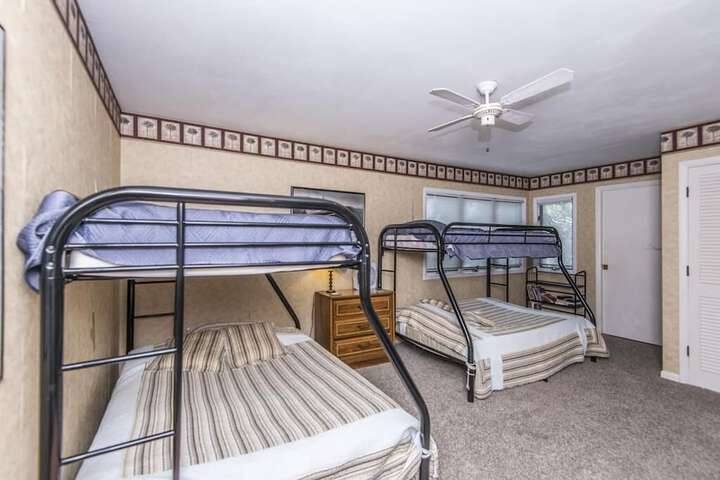 Room 7 of 16