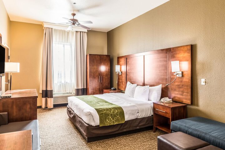 Room 27 of 40