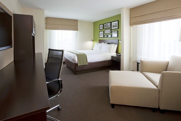 Room 13 of 38