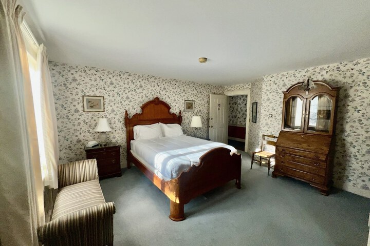 Strawtown Inn & Events