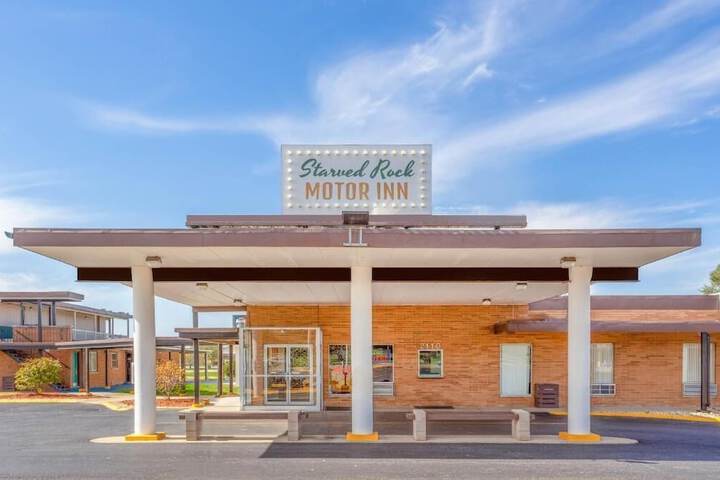 Starved Rock Motor Inn