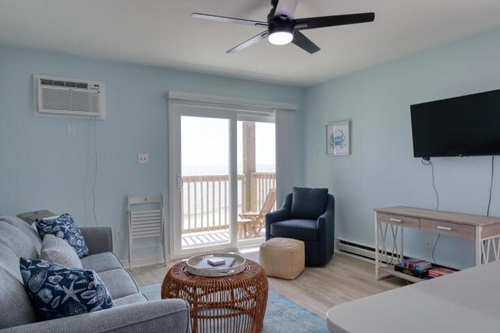 Beachfront Newly Renovated at Aqua Vista