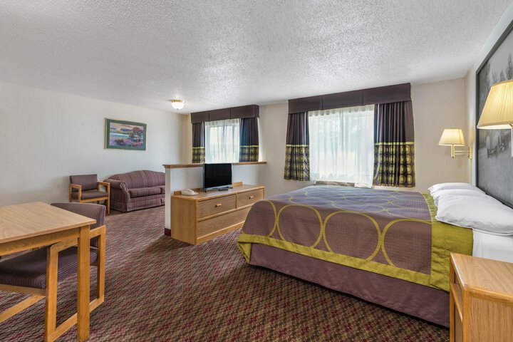 Room 4 of 15