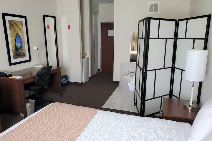 Room 16 of 33