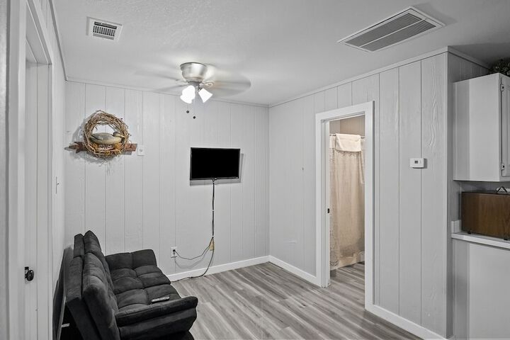 Room 21 of 37