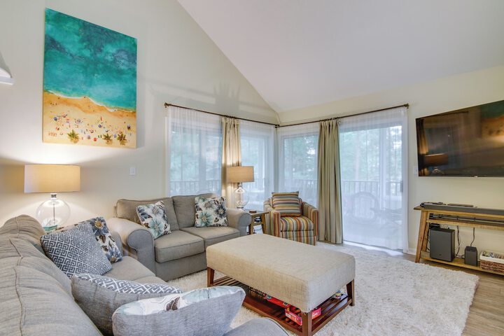 1 Mi to Beach: Sea Colony Condo w / Balcony!