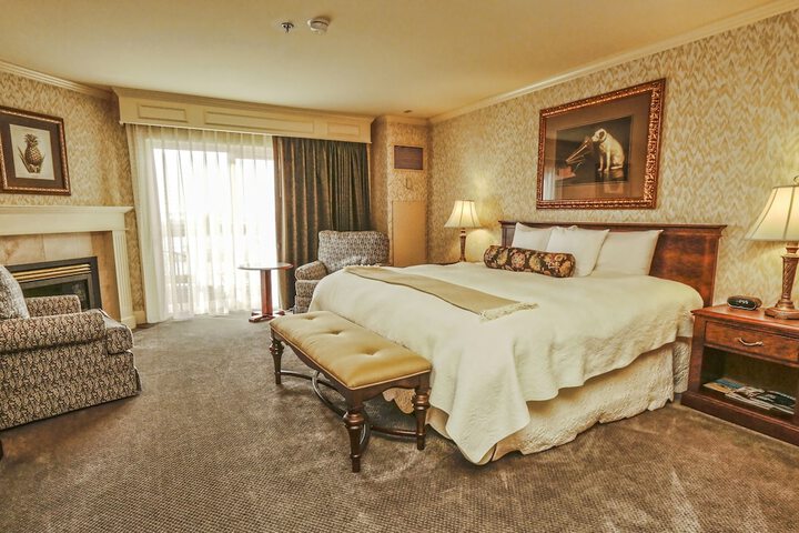 Room 33 of 91