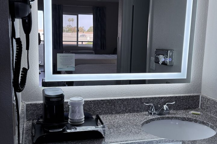Days Inn by Wyndham Ontario Airport