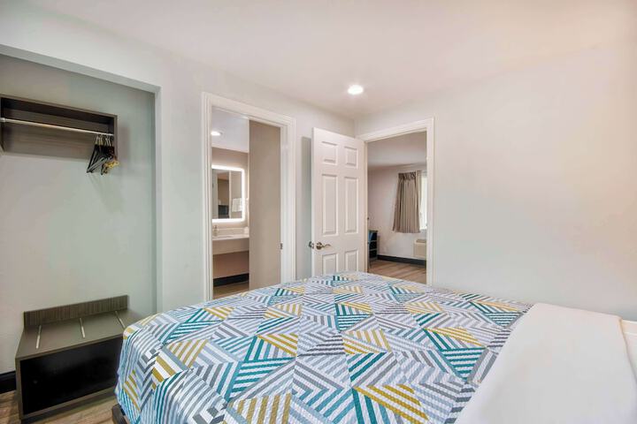 Room 15 of 26