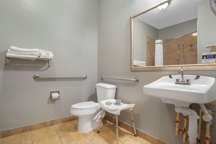 Room 15 of 25