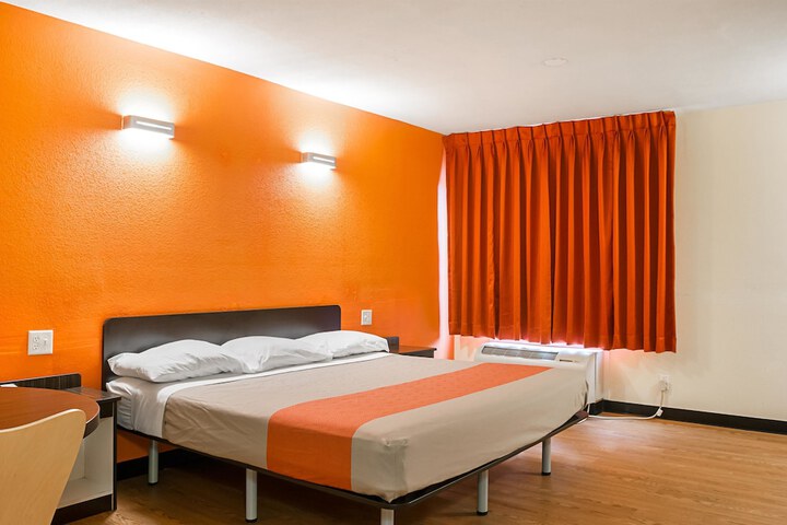 Room 15 of 30