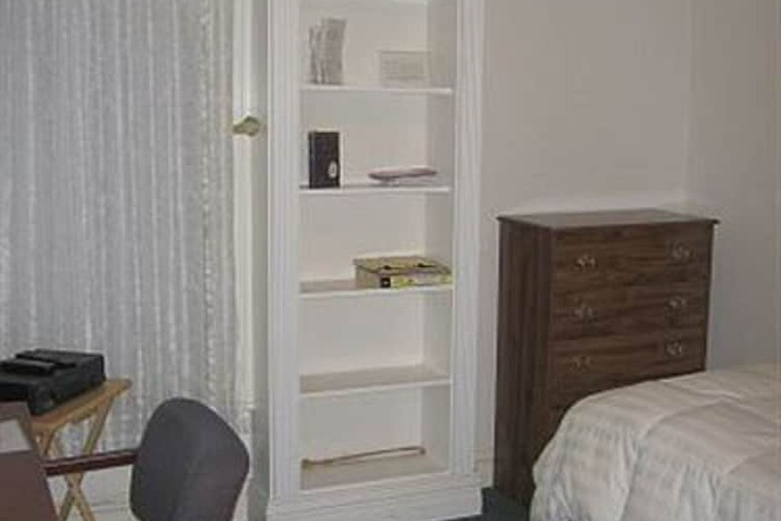Room 32 of 38