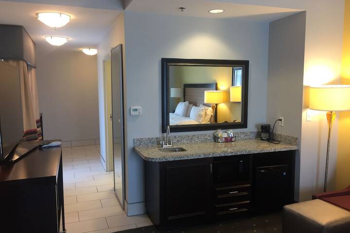 Hampton Inn & Suites Raleigh Downtown