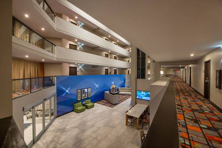 Hotel 10 of 103