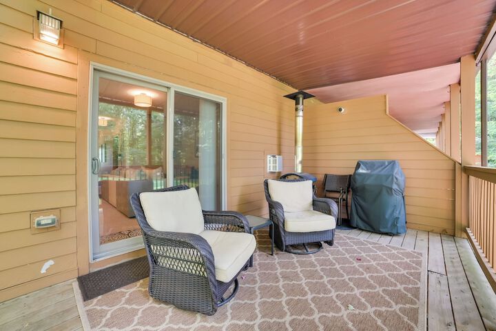 Modern Bellaire Condo: Pool Access Near Skiing!