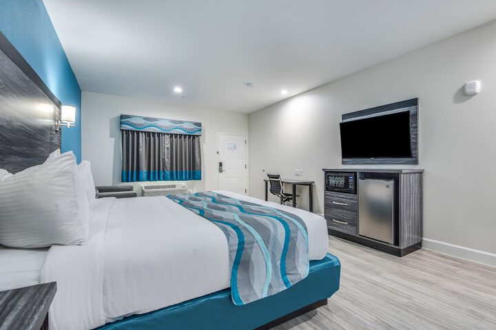 Room 11 of 24