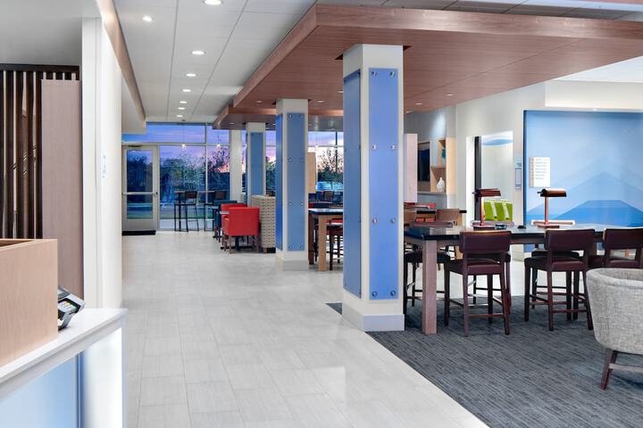 Holiday Inn Express & Suites Elkhorn - Lake Geneva Area by IHG
