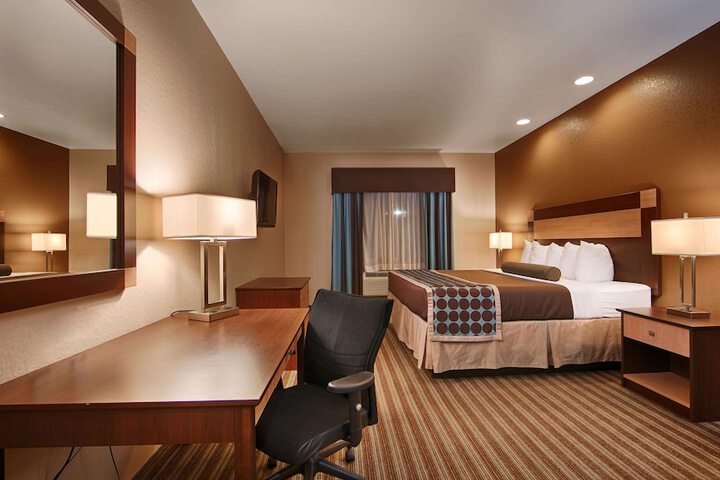 Room 5 of 10