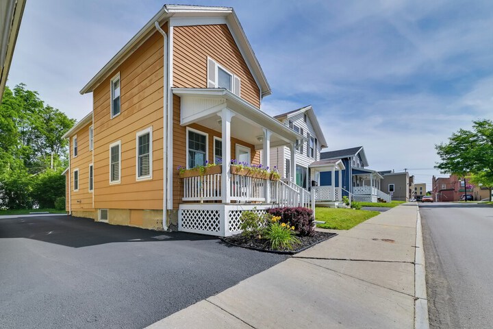 Walk to Parks & Dining: Cozy Canandaigua Home!