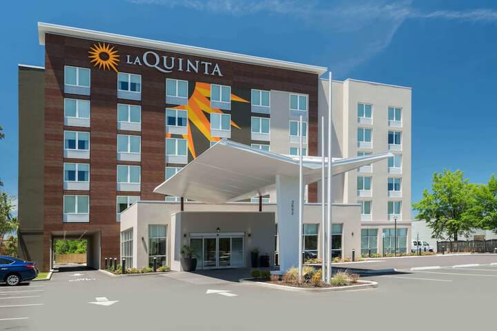 Hotel 5 of 51